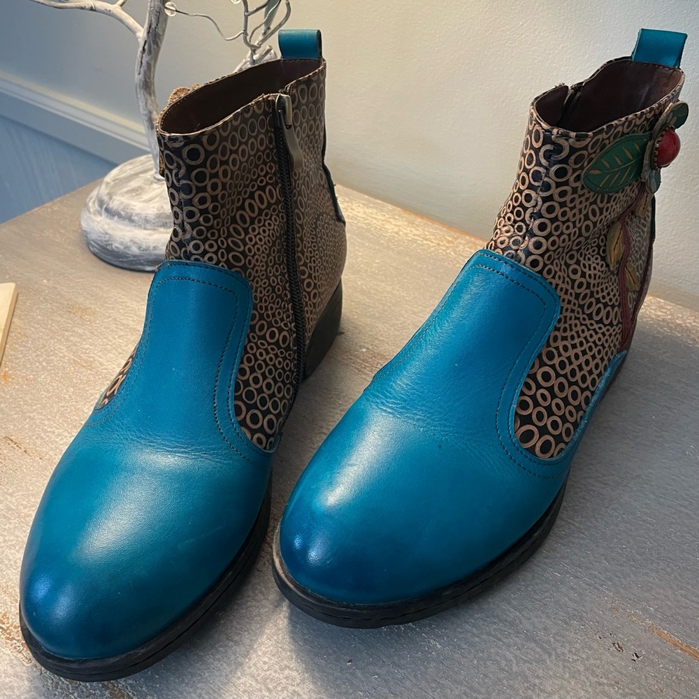 Women’s Socofy Booties - Picture 2 of 11